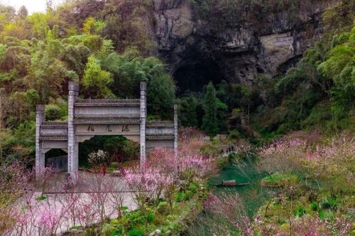 惊世发现！游客意外揭示武陵山天池神秘底部竟为304不锈钢